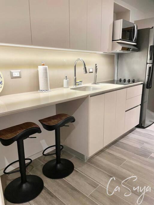 Casuya Airali Apartments With Heated Pool, Gym In City Center グアテマラシティ エクステリア 写真